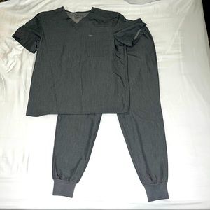 Figs Large Regular Tansen Jogger Scrub Pants & Large Leon Two-Pocket Scrub Top